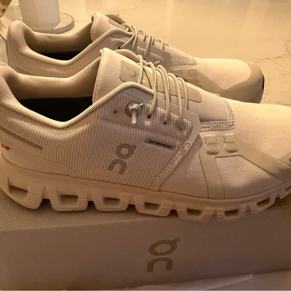 On Running women’s Cream Sneakers - Picture 2 of 12